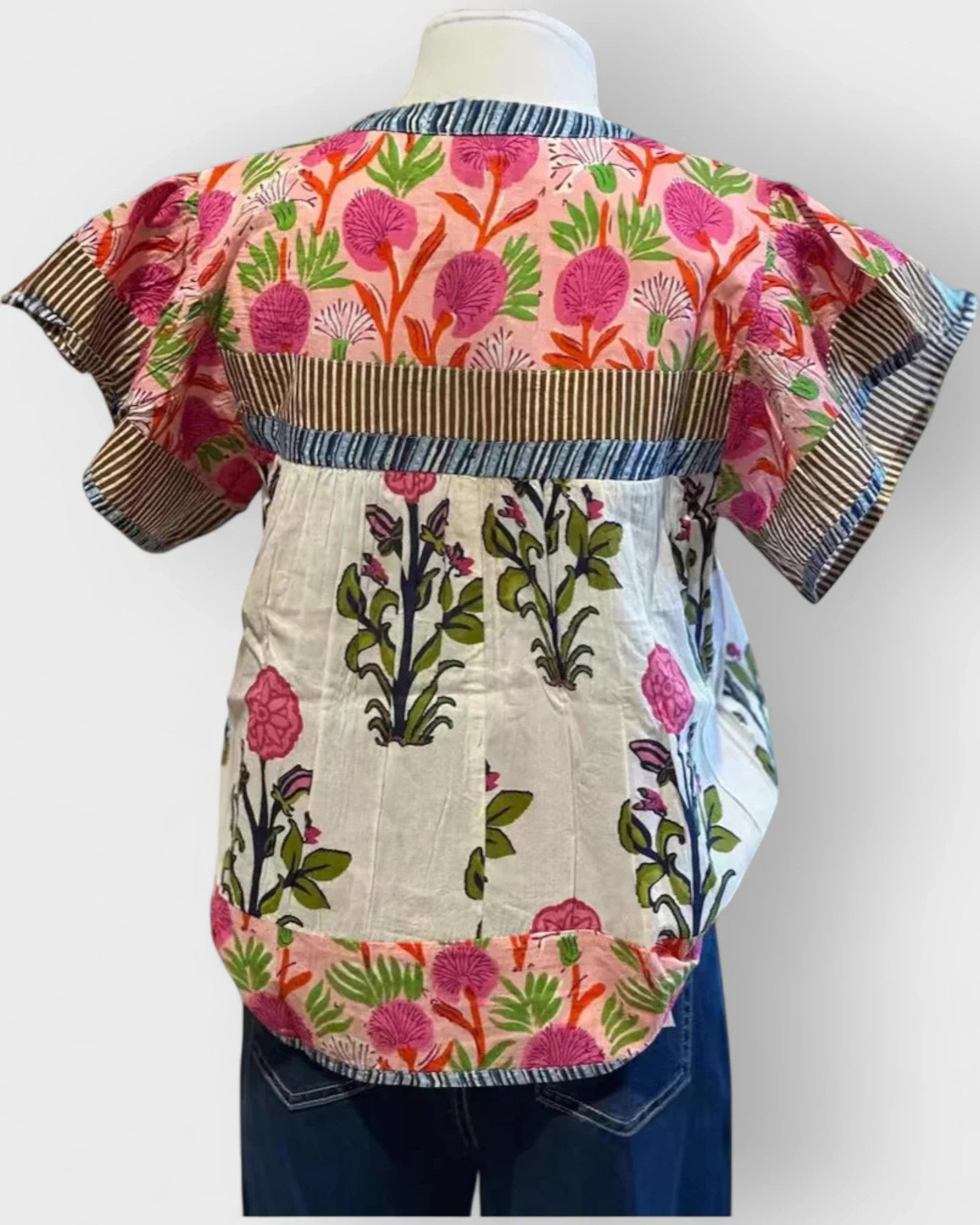 Pantoharítissa - alegre, fresca, elegante