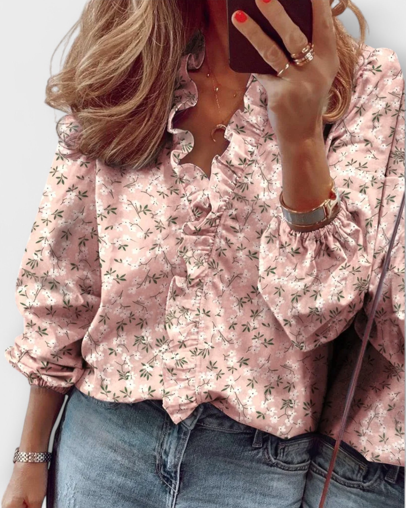 Mónica – femenina, juguetona, elegante